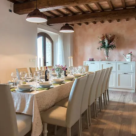La Vecchia Fonte 15, Emma Villa *