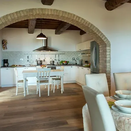 La Vecchia Fonte 15, Emma Вилла Вольтерра