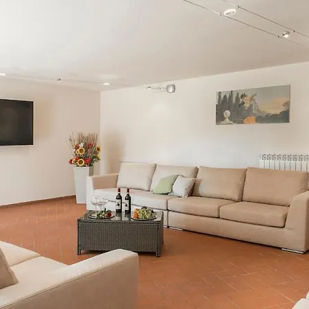 La Vecchia Fonte 15, Emma Volterra