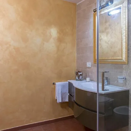 Вилла La Vecchia Fonte 15, Emma